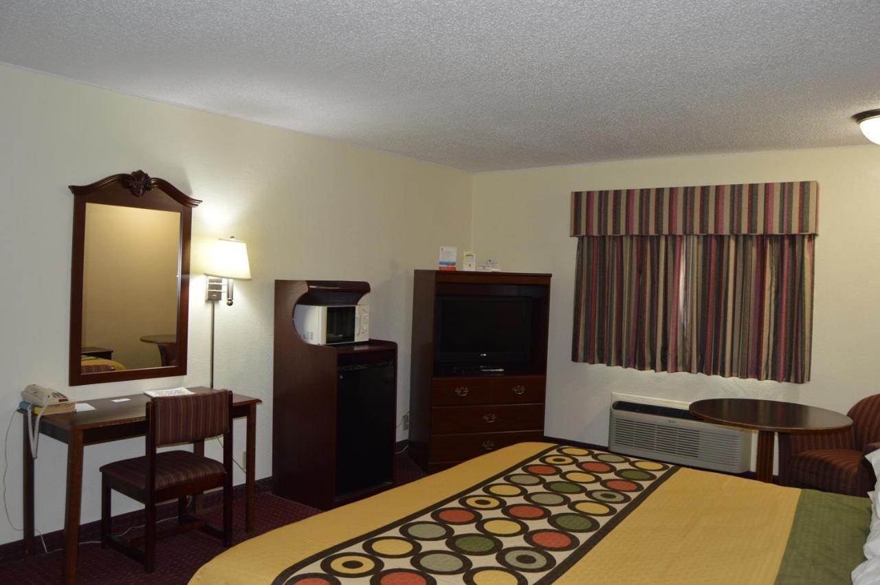 Super 8 By Wyndham Clinton Hotel Szoba fotó