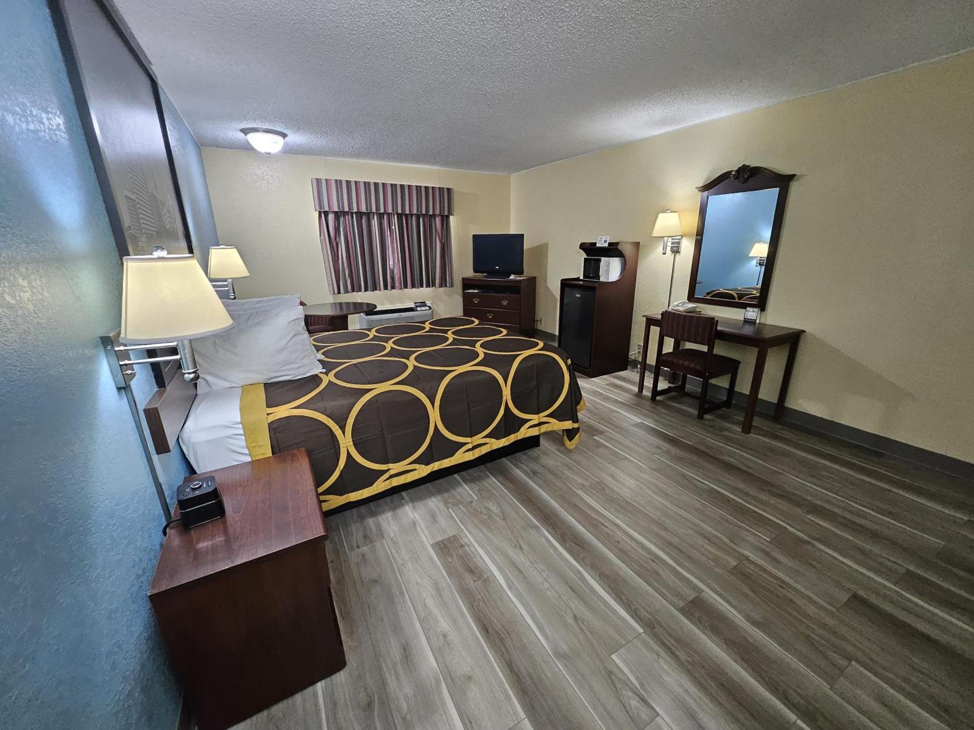 Super 8 By Wyndham Clinton Hotel Kültér fotó